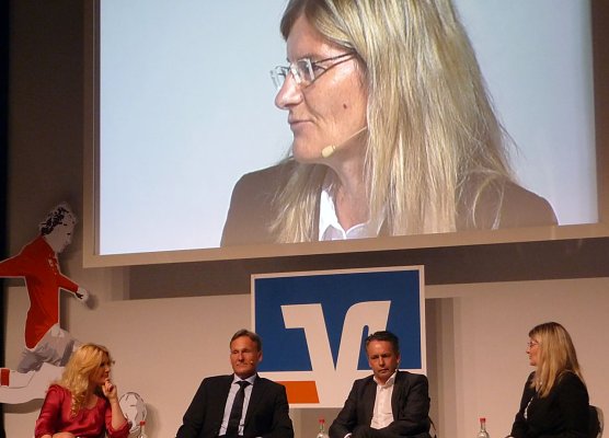 Diskussionsrunde (Foto: nnz) Diskussionsrunde (Foto: nnz)