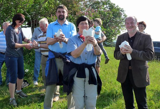 Friedenstauben &uuml;ber Sondershausen (Foto: Karl-Heinz Herrmann)