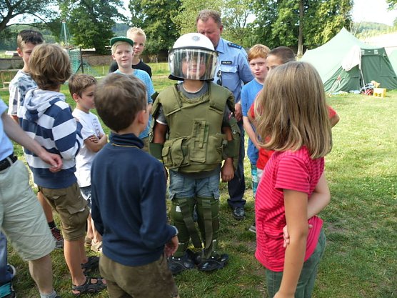 Polizei im Zeltlager (Foto: Ilka K&uuml;hn)