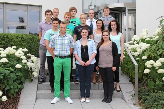 Azubis bei den Eichsfeldwerken (Foto: EW) Azubis bei den Eichsfeldwerken (Foto: EW)