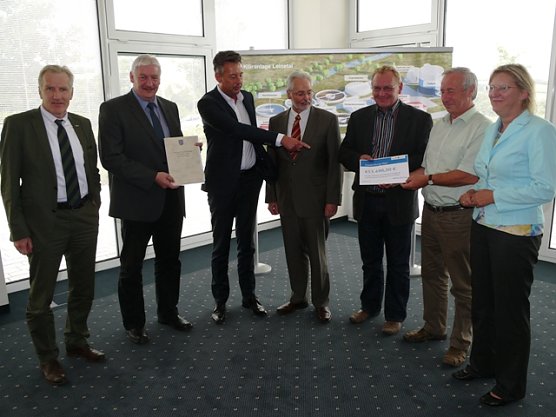 &Uuml;bergabe F&ouml;rdermittel (Foto: Ilka K&uuml;hn)