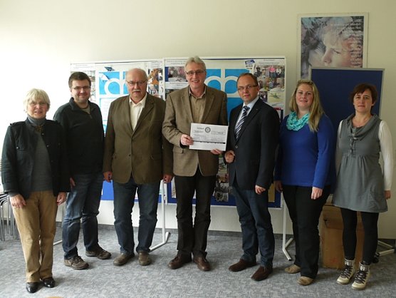 Spenden&uuml;bergabe (Foto: Ilka K&uuml;hn)