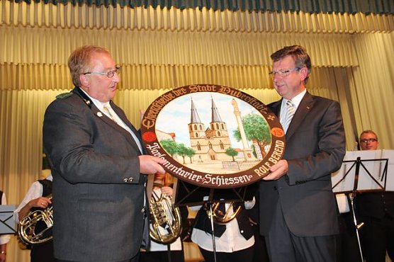 Ehrenscheibe f&uuml;r Rolf Berend (Foto: Privat)