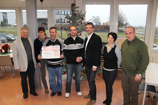 Scheckübergabe (Foto: Gisela Reinhardt) Scheckübergabe (Foto: Gisela Reinhardt)