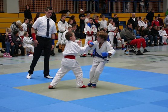 Jona schl&ouml;be bedr&auml;ngt seinen Gegner (Foto: Gerald Eckert)