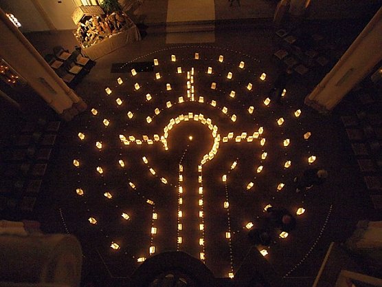 Lichterlabyrinth (Foto: St. Dionys Gemeinde) Lichterlabyrinth (Foto: St. Dionys Gemeinde)