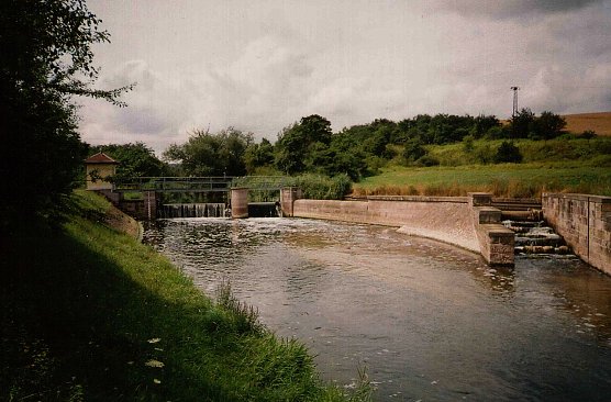 Das gro&szlig;e Wipperwehr bei G&ouml;llingen (Foto: Archiv Rasemann)