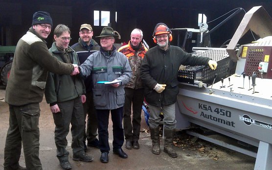 Übergeben (Foto: privat) Übergeben (Foto: privat)