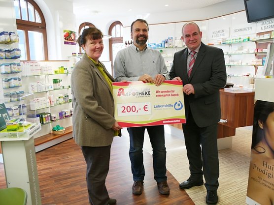 Spende für Lebenshilfe (Foto: Ilka Kühn) Spende für Lebenshilfe (Foto: Ilka Kühn)