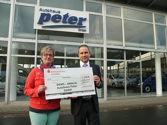 Spendenübergabe (Foto: Ilka Kühn) Spendenübergabe (Foto: Ilka Kühn)