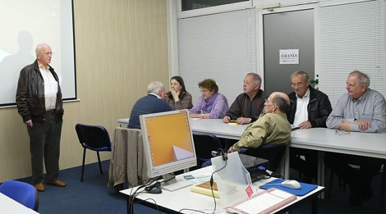 Begr&uuml;&szlig;ung durch Dr. L&ouml;ffelholz (Foto: Ilka K&uuml;hn)