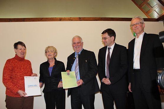 Förderbescheid (Foto: Karl-Heinz Herrmann) Förderbescheid (Foto: Karl-Heinz Herrmann)