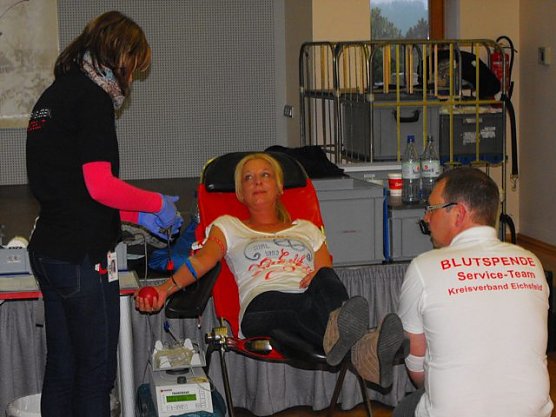 Blutspende in Breitenholz (Foto: DRK Ortsverein) Blutspende in Breitenholz (Foto: DRK Ortsverein)