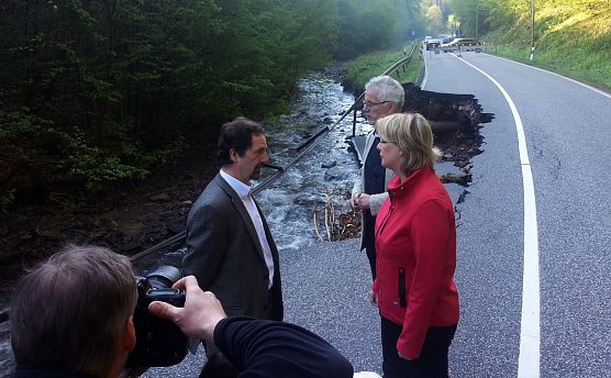 Besprechung vor Ort (Foto: nnz) Besprechung vor Ort (Foto: nnz)