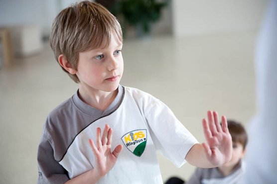 Selbstbehauptungskurs (Foto: Tobias Rödiger) Selbstbehauptungskurs (Foto: Tobias Rödiger)