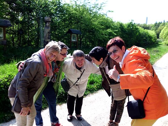 Lachyoga auf Scharfenstein (Foto: J. Barthel)