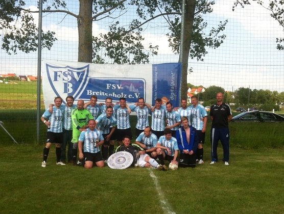 Fußballmannschaft Breitenholz (Foto: Dirk Hackethal) Fußballmannschaft Breitenholz (Foto: Dirk Hackethal)