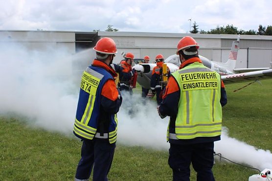 &Uuml;bung Brand im Flugzeug (Foto: Feuerwehr Heiligenstadt)