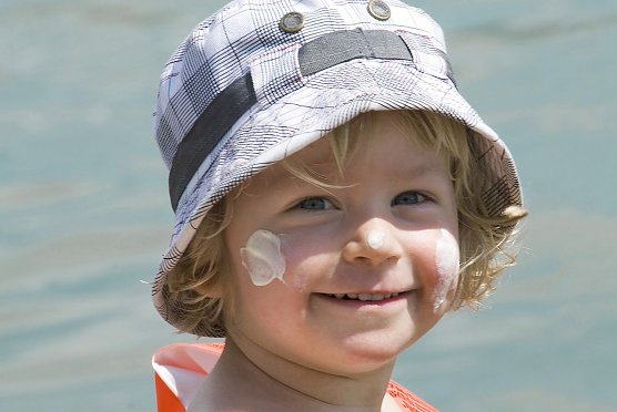 Sonnencremes f&uuml;r Kinder getestet (Foto: Stiftung Warentest)