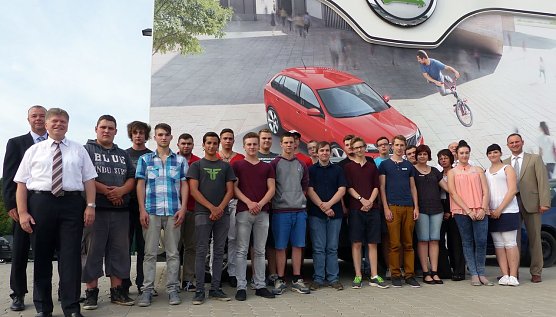 20 neue Azubis: 15 Mechatroniker, zwei Lackierer und vier Bürokaufleute (Foto: nnz) 20 neue Azubis: 15 Mechatroniker, zwei Lackierer und vier Bürokaufleute (Foto: nnz)