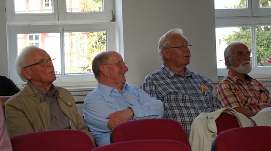 Theo Bauer (mitte) brachte einige Vorschl&auml;ge (Foto: Ilka K&uuml;hn)