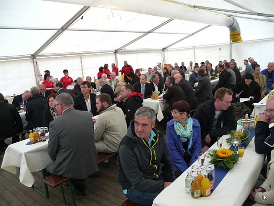 Gäste bei Inbetriebnahme (Foto: Ilka Kühn) Gäste bei Inbetriebnahme (Foto: Ilka Kühn)