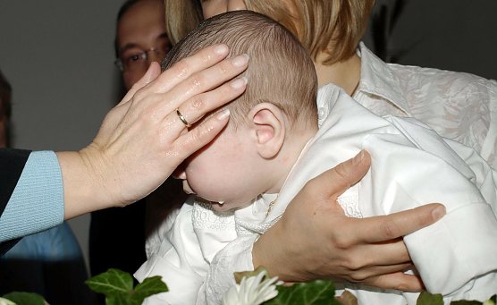 Taufe (Foto: privat) Taufe (Foto: privat)