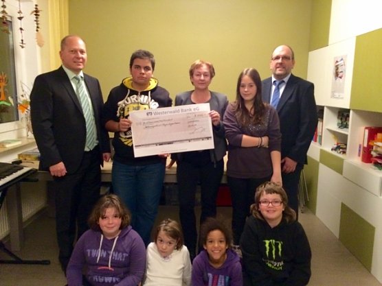 Spendenübergabe (Foto: Christian Jaworski) Spendenübergabe (Foto: Christian Jaworski)