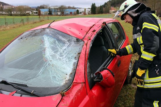 Verkehrsunfall (Foto: Feuerwehr Heiligenstadt) Verkehrsunfall (Foto: Feuerwehr Heiligenstadt)