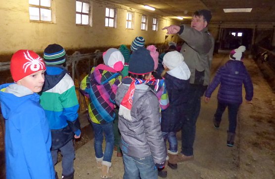 Montessorisch&uuml;ler bei Agrargesellschaft (Foto: Montessorischule)