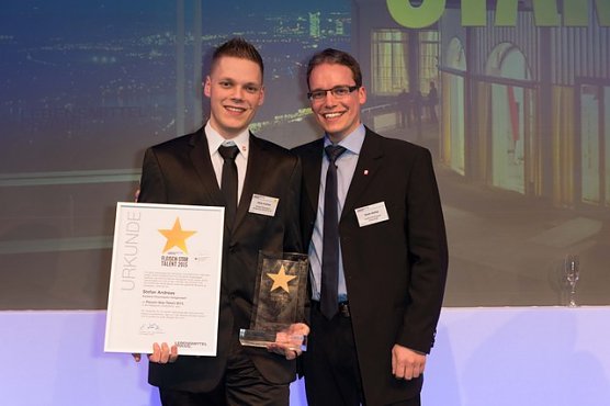 Azubi ausgezeichnet (Foto: Kaufland)