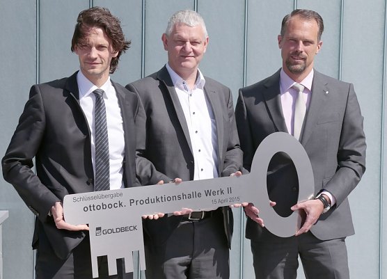 Schl&uuml;ssel&uuml;bergabe (Foto: Ottobock)