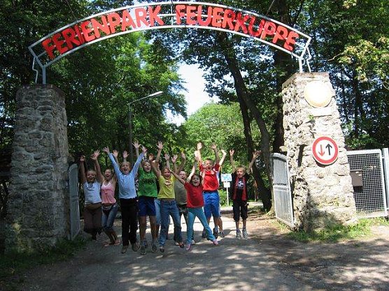 Rustikales Ritteressen (Foto: Ferienpark Feuerkuppe)
