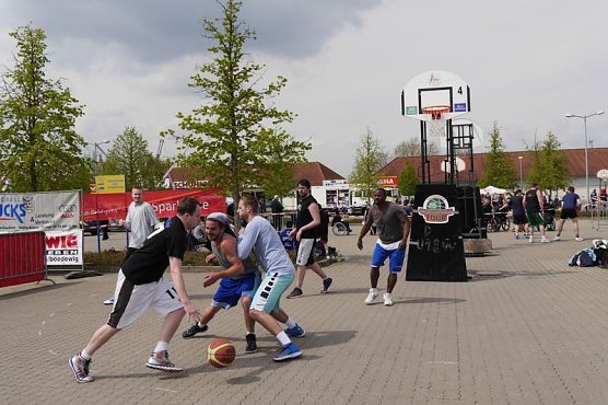 Ergebnisse vom 22. Streetballturnier (Foto: Landratsamt Kyffhäuserkreis) Ergebnisse vom 22. Streetballturnier (Foto: Landratsamt Kyffhäuserkreis)