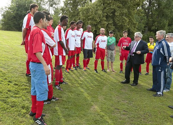 Mannschaftsbesperechung mit Hans Georg N&auml;der (Foto: Ottobock)
