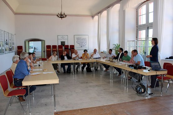 Beständige Gemeindeentwicklung im Visier (Foto: Karl-Heinz Herrmann) Beständige Gemeindeentwicklung im Visier (Foto: Karl-Heinz Herrmann)