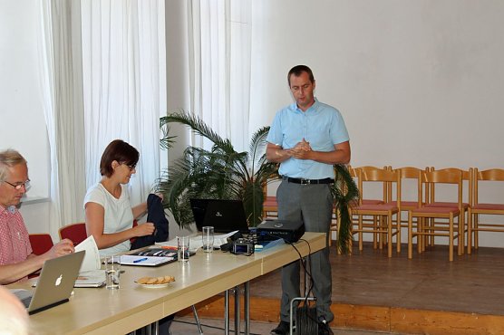 Beständige Gemeindeentwicklung im Visier (Foto: Karl-Heinz Herrmann) Beständige Gemeindeentwicklung im Visier (Foto: Karl-Heinz Herrmann)