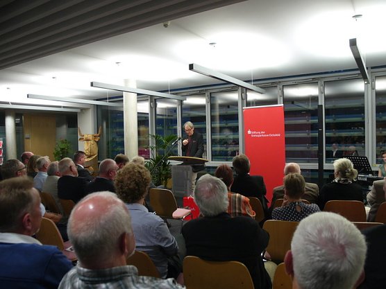 Der Präsident der Erfurter Uni beim Vortrag (Foto: Ilka Kühn) Der Präsident der Erfurter Uni beim Vortrag (Foto: Ilka Kühn)