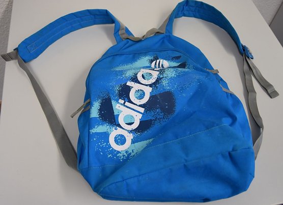 Eine Verk&auml;uferin entriss einem der jungen R&auml;uber diesen Rucksack (Foto: Landespolizeiinspektion Nordhausen)