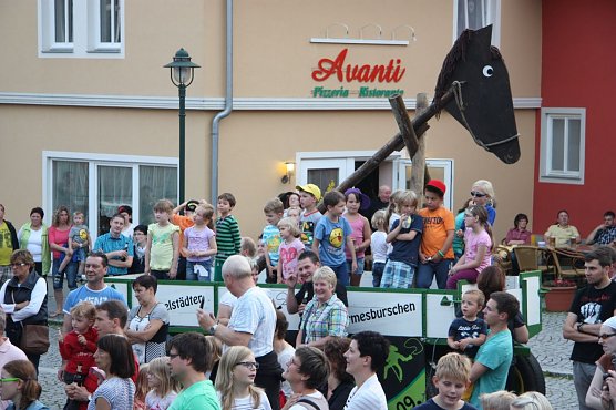 Dingelstädter Kirmes (Foto: Kirmesburschen) Dingelstädter Kirmes (Foto: Kirmesburschen)