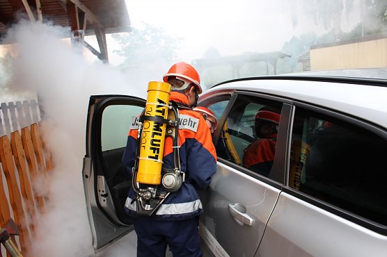 PKW-Brand (Foto: Feuerwehr Heiligenstadt)