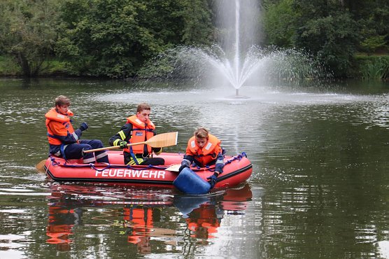 Im Schlauchboot (Foto: Feuerwehr Heiligenstadt)