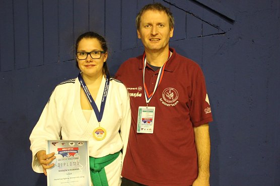 Weltmeisterin und Trainer (Foto: JuJUtsuverein Leinefelde)