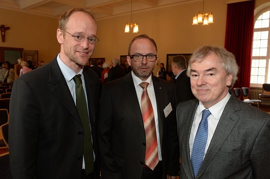 Dr. Bernd Uwe Althaus mit G&auml;sten (Foto: KEG)