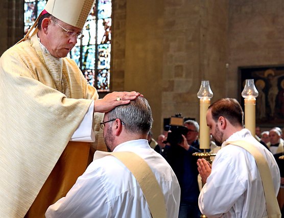 Priesterweihe (Foto: Peter Weidemann) Priesterweihe (Foto: Peter Weidemann)