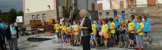 Architektin Dr. Anke Schettler bei der Grundsteinlegung (Foto: Ilka K&uuml;hn)