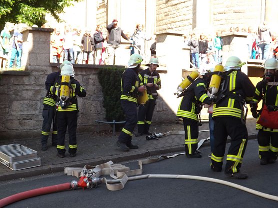 Feuerwehr&uuml;bung in der Grundschule (Foto: Christian Eckart)