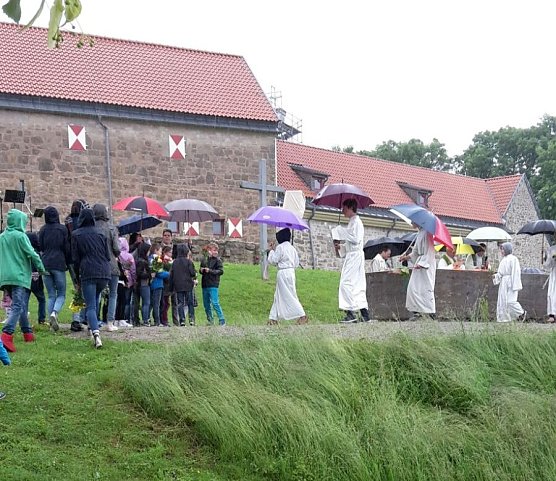 Schuljahres-Abschlussgottesdienst (Foto: Privat) Schuljahres-Abschlussgottesdienst (Foto: Privat)