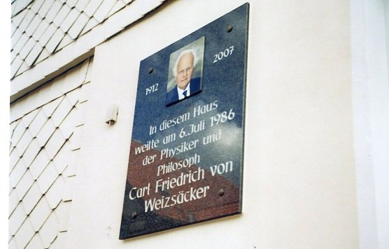 Tafel am Haus (Foto: G. Germeshausen)