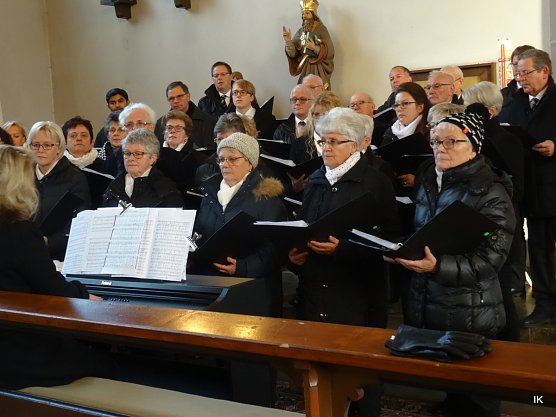 Kirchenchor Birkungen (Foto: Ilka Kühn) Kirchenchor Birkungen (Foto: Ilka Kühn)